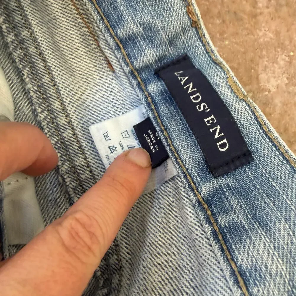 Lands End Mens Size 44 Light Wash Classic Fit Blue Jeans Casual Essential Denim